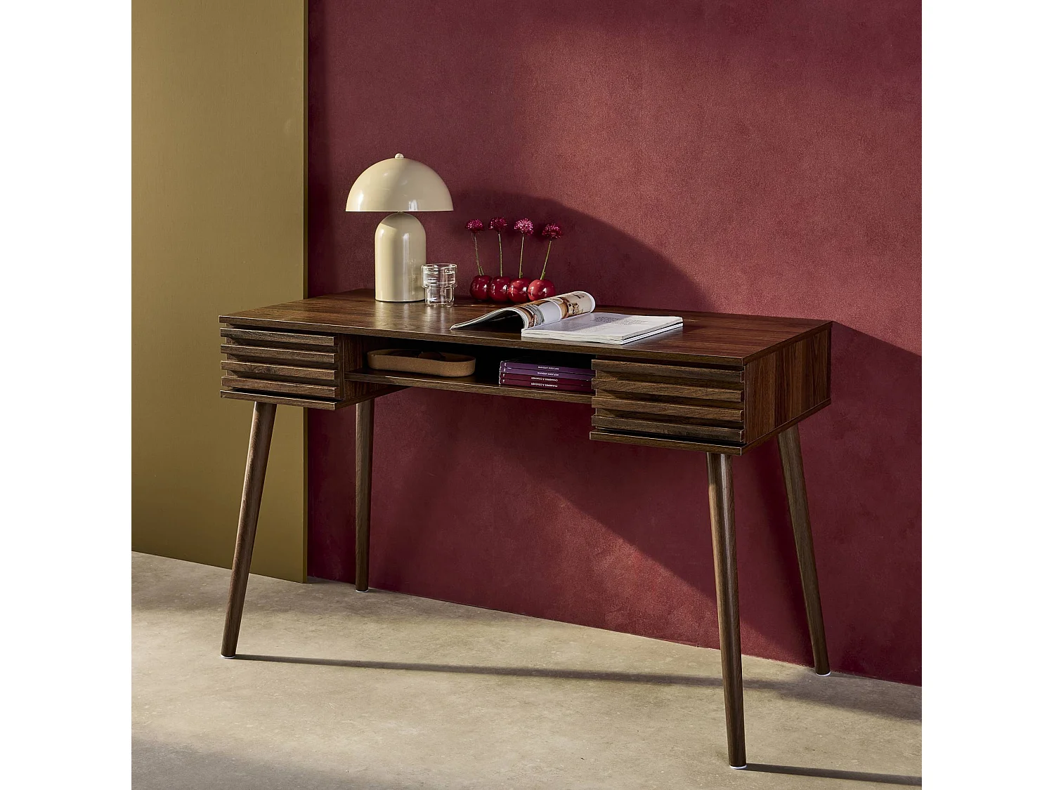 Bureau décor bois 2 tiroirs MADERE noyer. 1 casier. façade rainurées. 120 x 55 x 76.5 cm