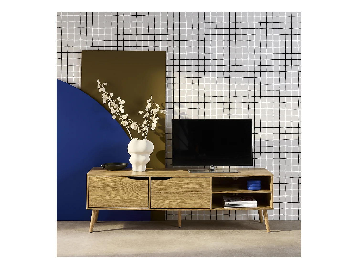 Meuble TV effet frêne. 2 portes. 1 étagère. 160cm