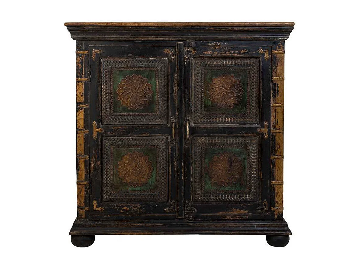 Entree van hout, glas en metaal met een handgemaakte afwerking, voorzien van 2 deuren voor een unieke stijl en comfort.