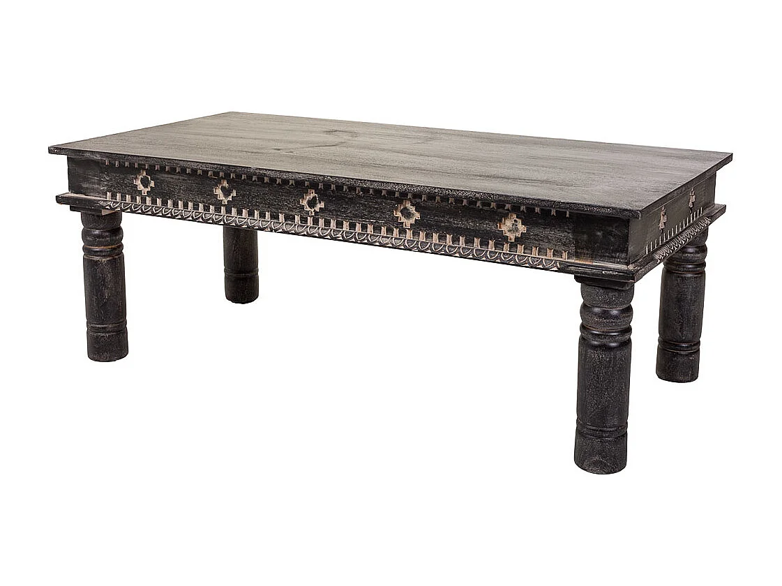 Mesa de centro em madeira com acabamento artesanal em preto