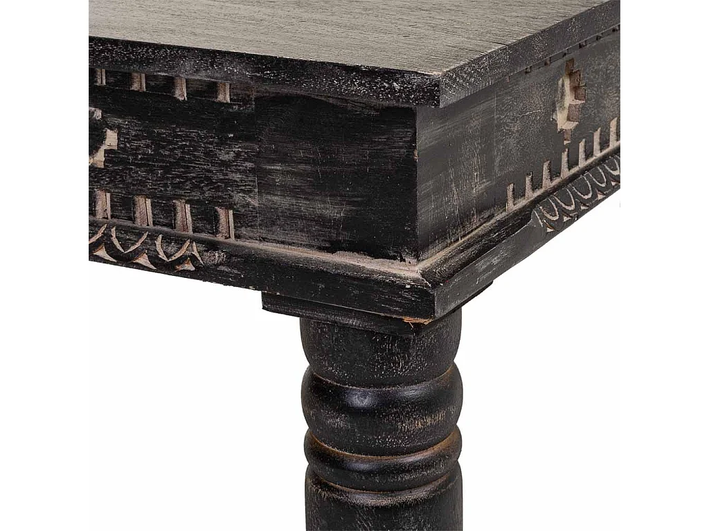 Mesa de centro em madeira com acabamento artesanal em preto