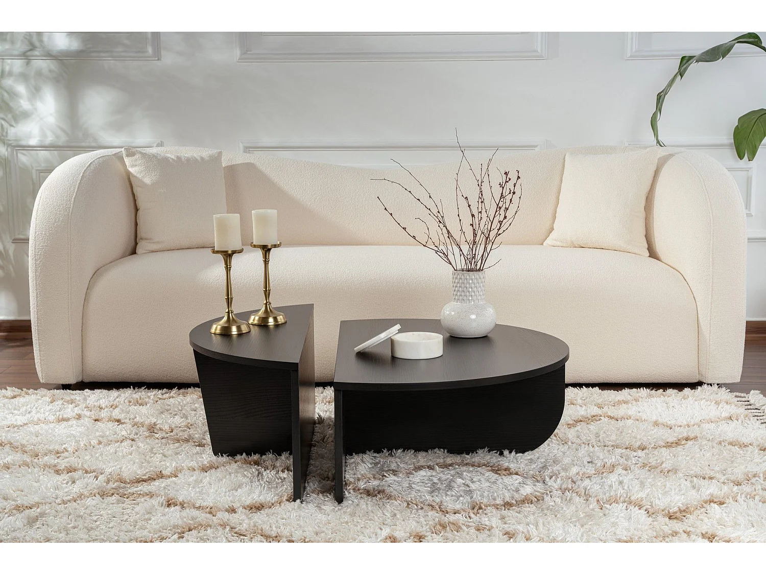 Mesa de centro design Restine em madeira preta de 90cm de diâmetro