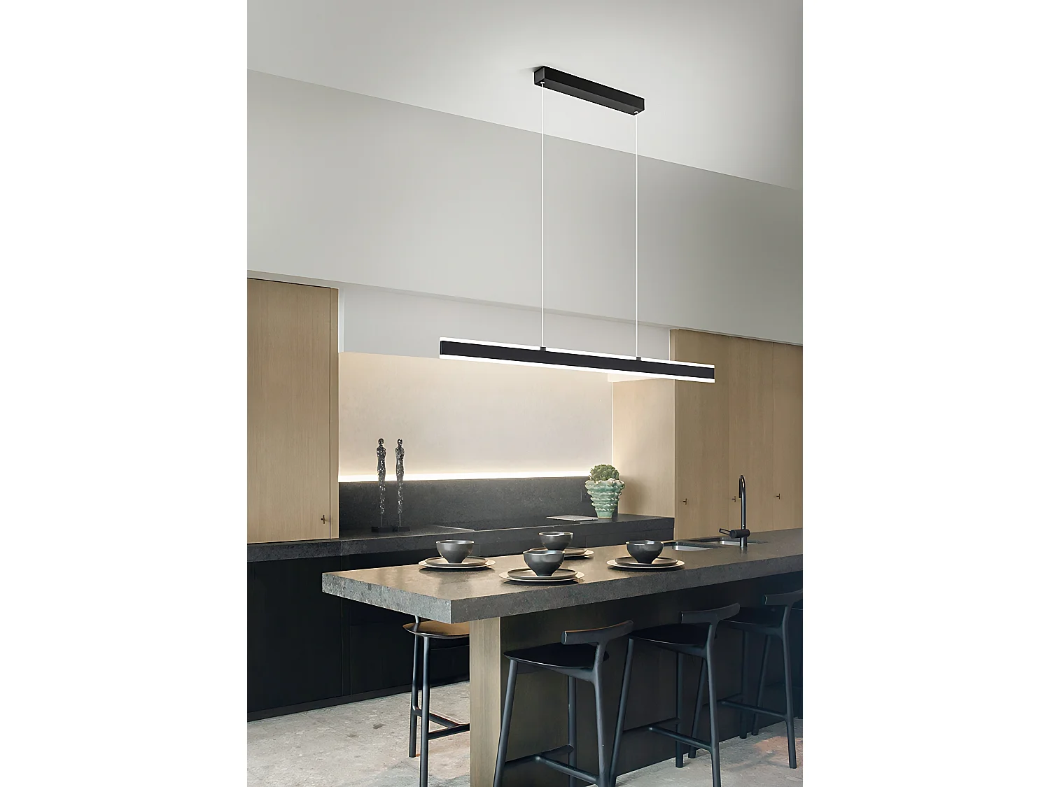 LED pendellampe serie 6998 i sort aluminium, 48 W, 3648 lm, valgbar farvetemperatur, dæmpbar, satineret diffusor, 121,6 cm - Perenz