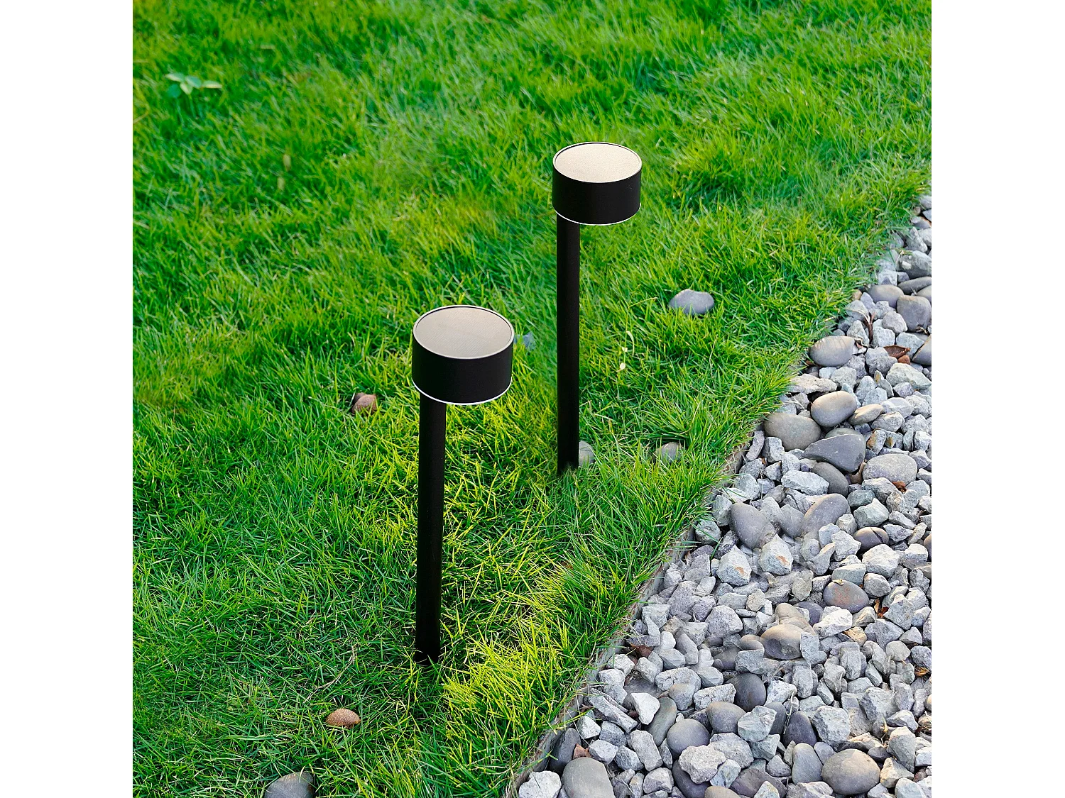 2 balises solaires à piquer FORTY Noir Acier H30cm