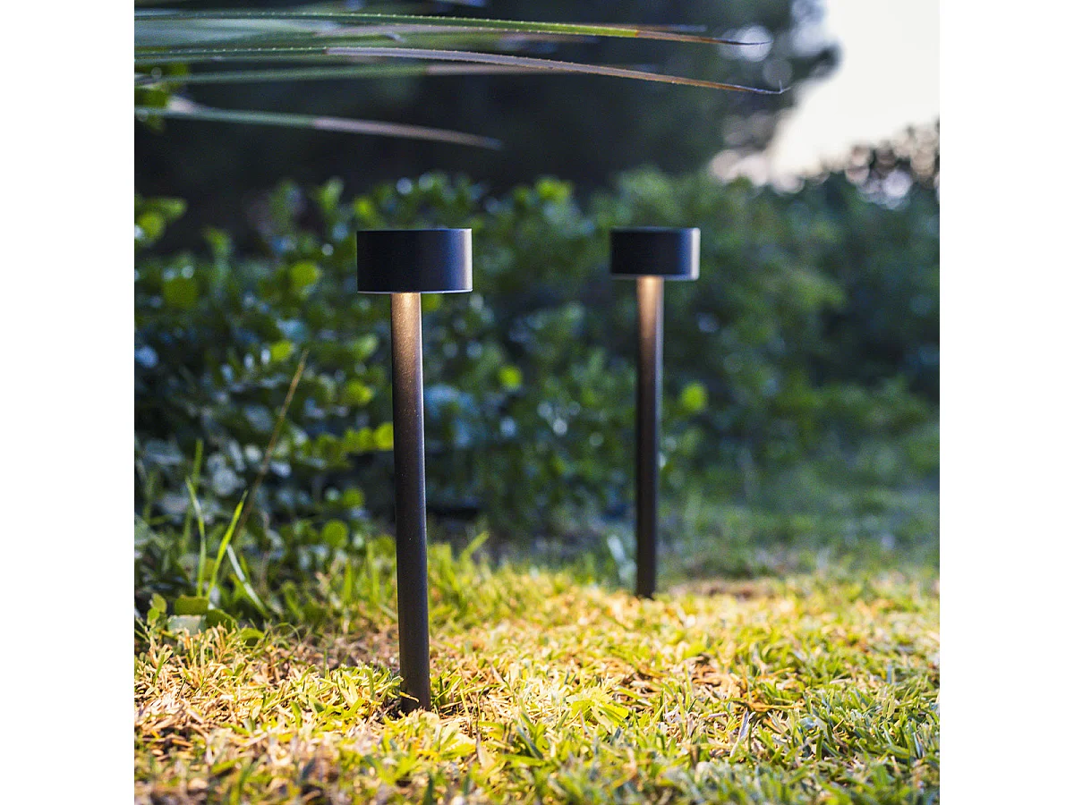 2 balises solaires à piquer FORTY Noir Acier H30cm