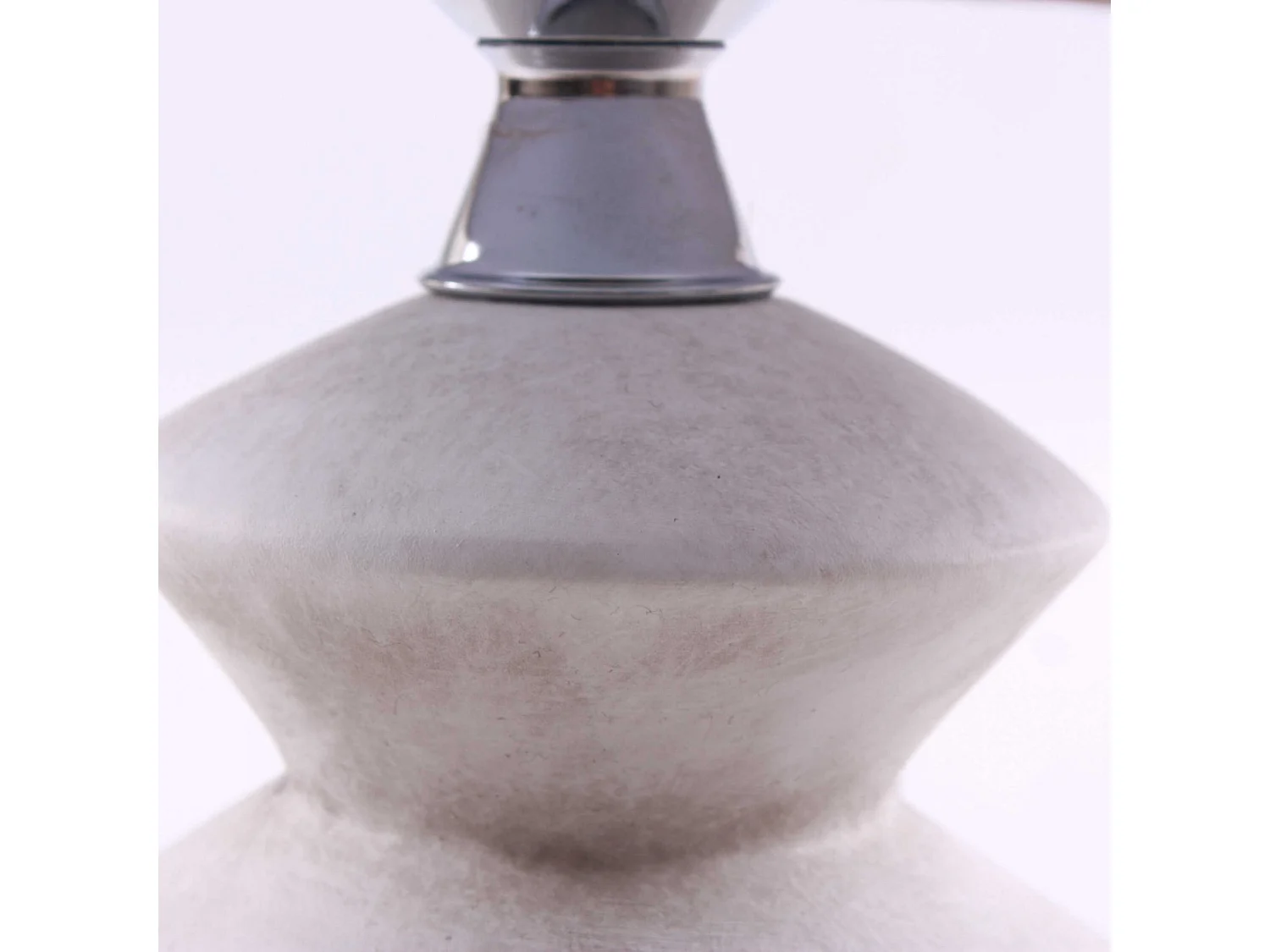 Lampada in ceramica sagomata bianca