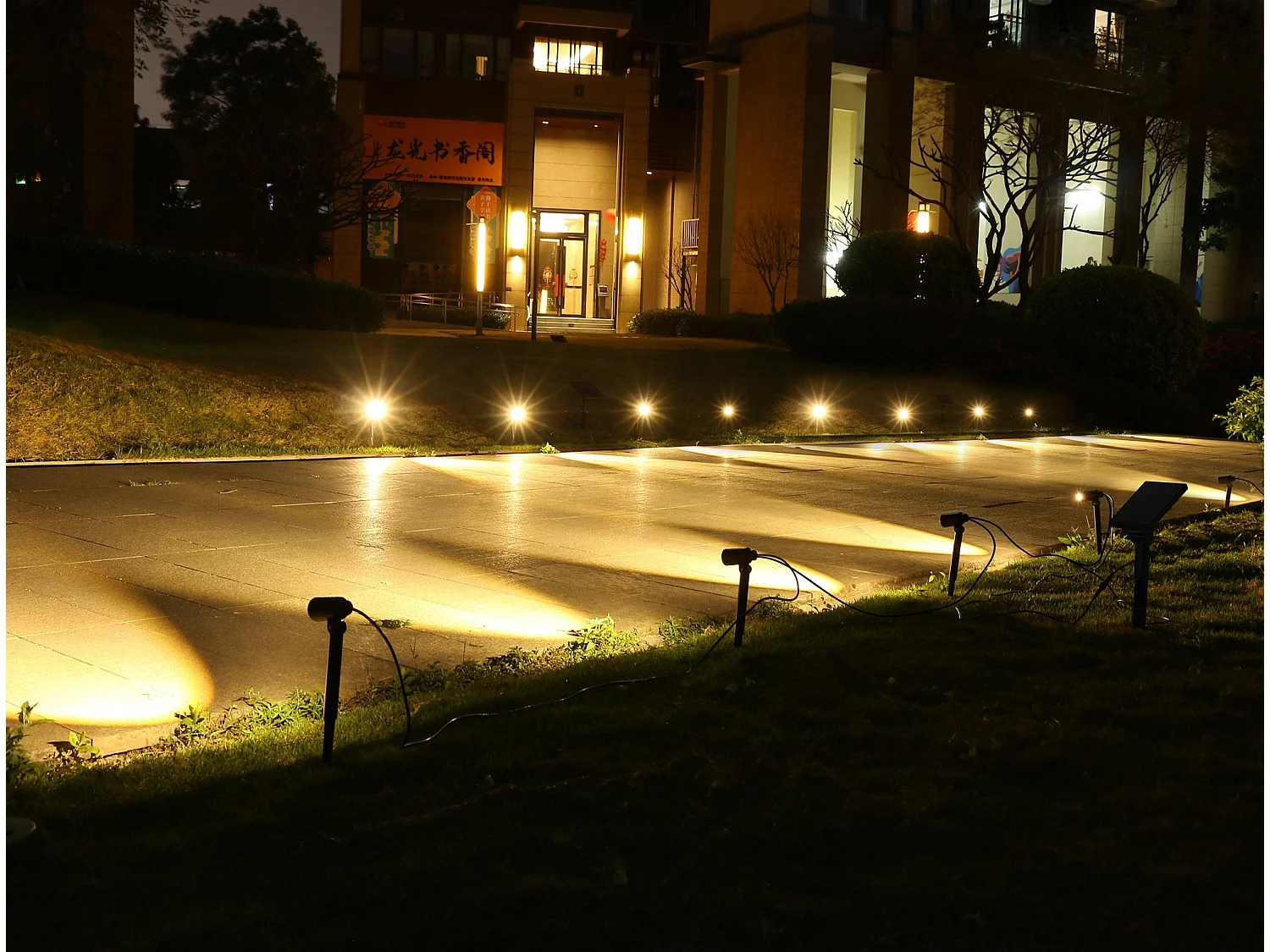 Lot de 8 Spots solaires LED ROUNDY MINI Noir Plastique H27cm