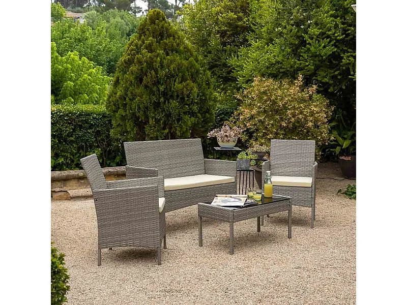 Grauer Tisch, Sofa und 2 Sessel