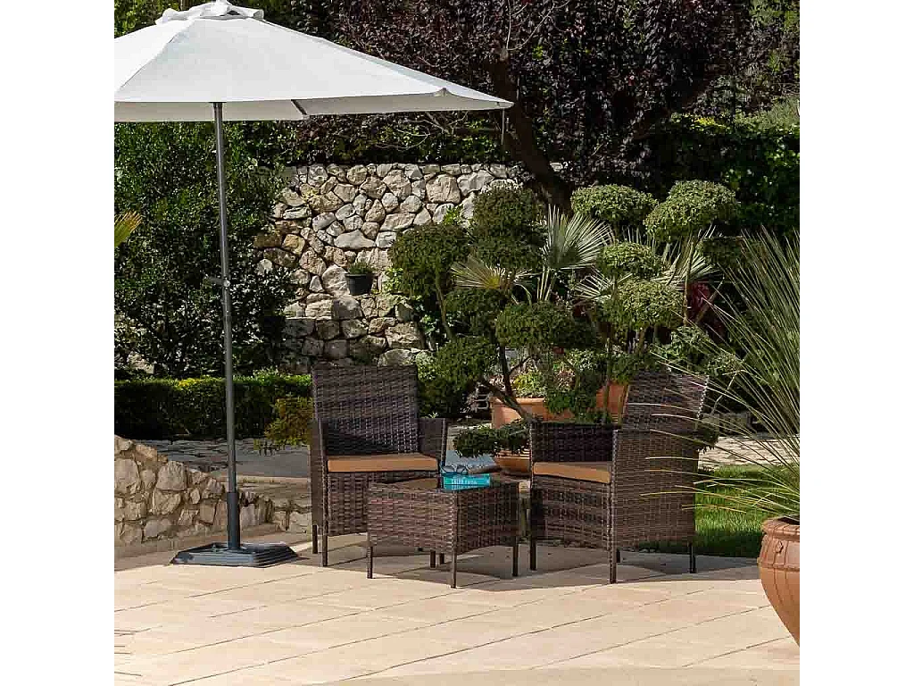 Set mesa y 2 sillones color marrón