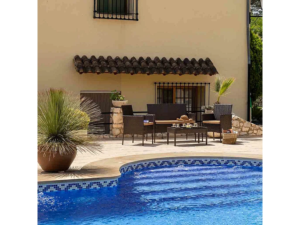 Set mesa, sofá y 2 sillones color marrón