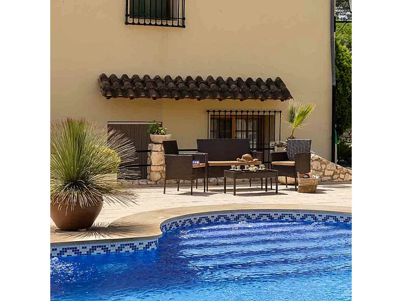 Conjunto mesa, sofá e 2 poltronas marrons