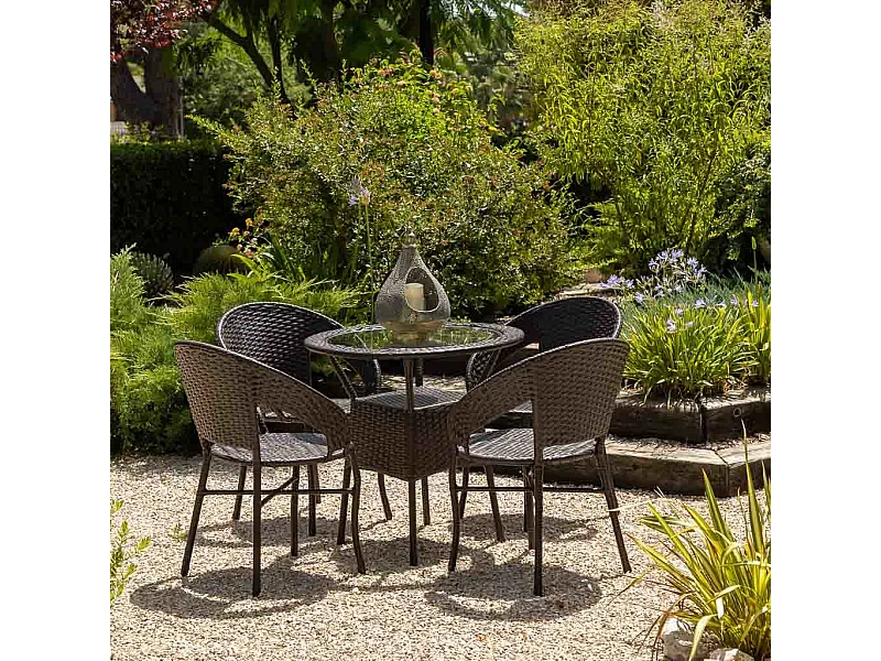 Brauner Tisch und 4 Sessel