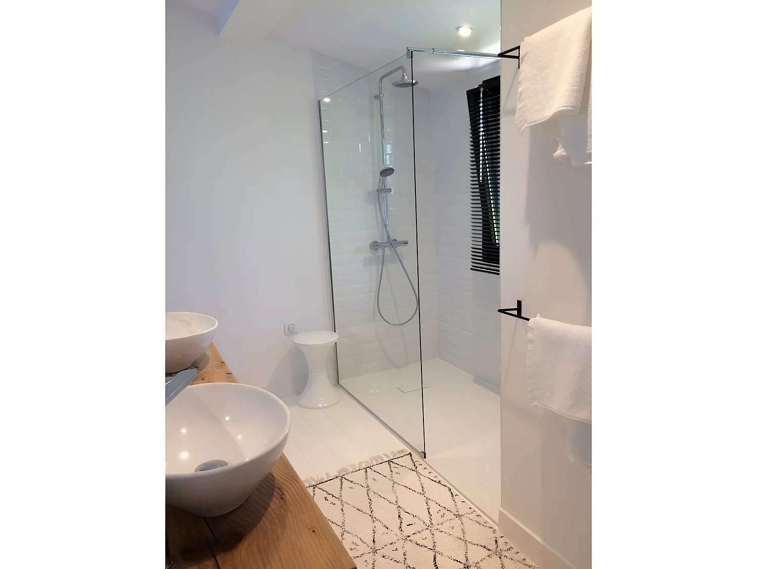 Receveur de douche 90 x 140 cm extra plat blanc PIATTO en SoliCast® surface ardoisée