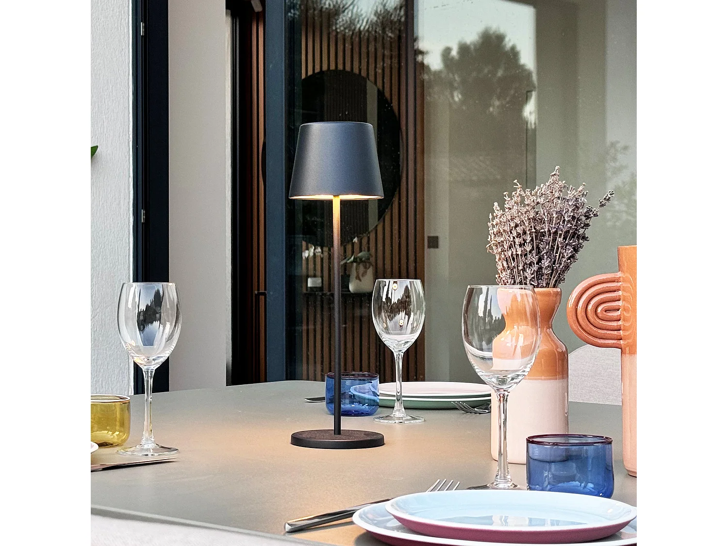 6 Lampes de table KELLY Noir H38cm + base de chargement