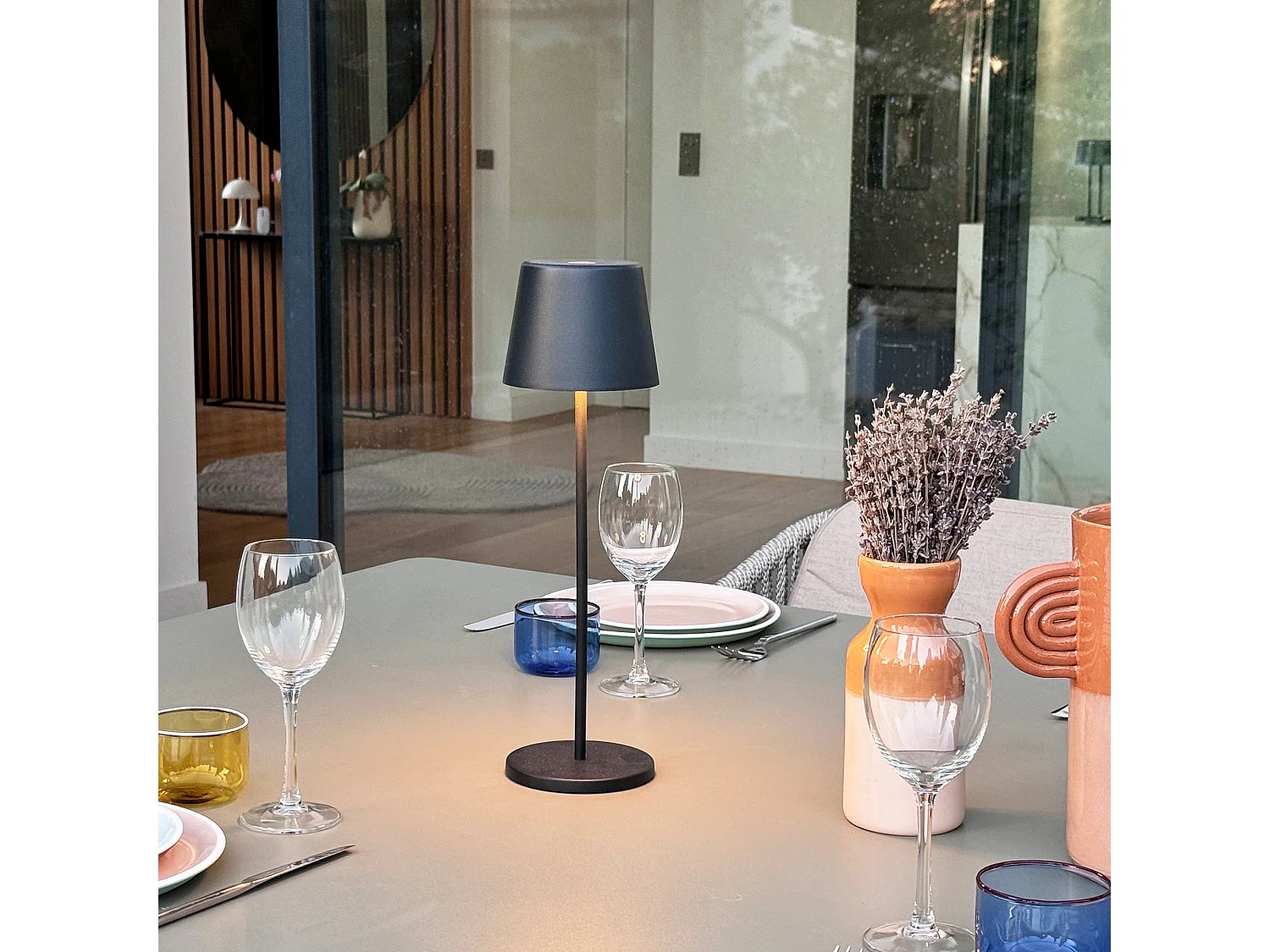 6 Lampes de table KELLY Noir H38cm + base de chargement