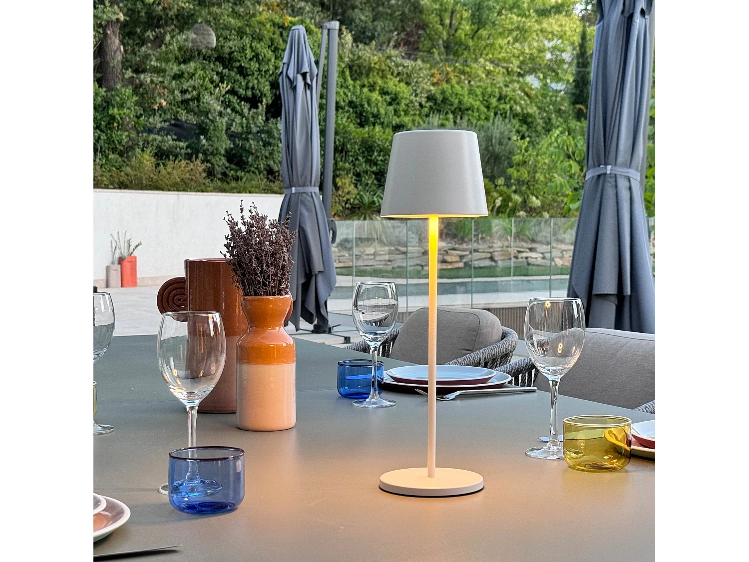 6 Lampes de table KELLY Blanc H38cm + base de chargement