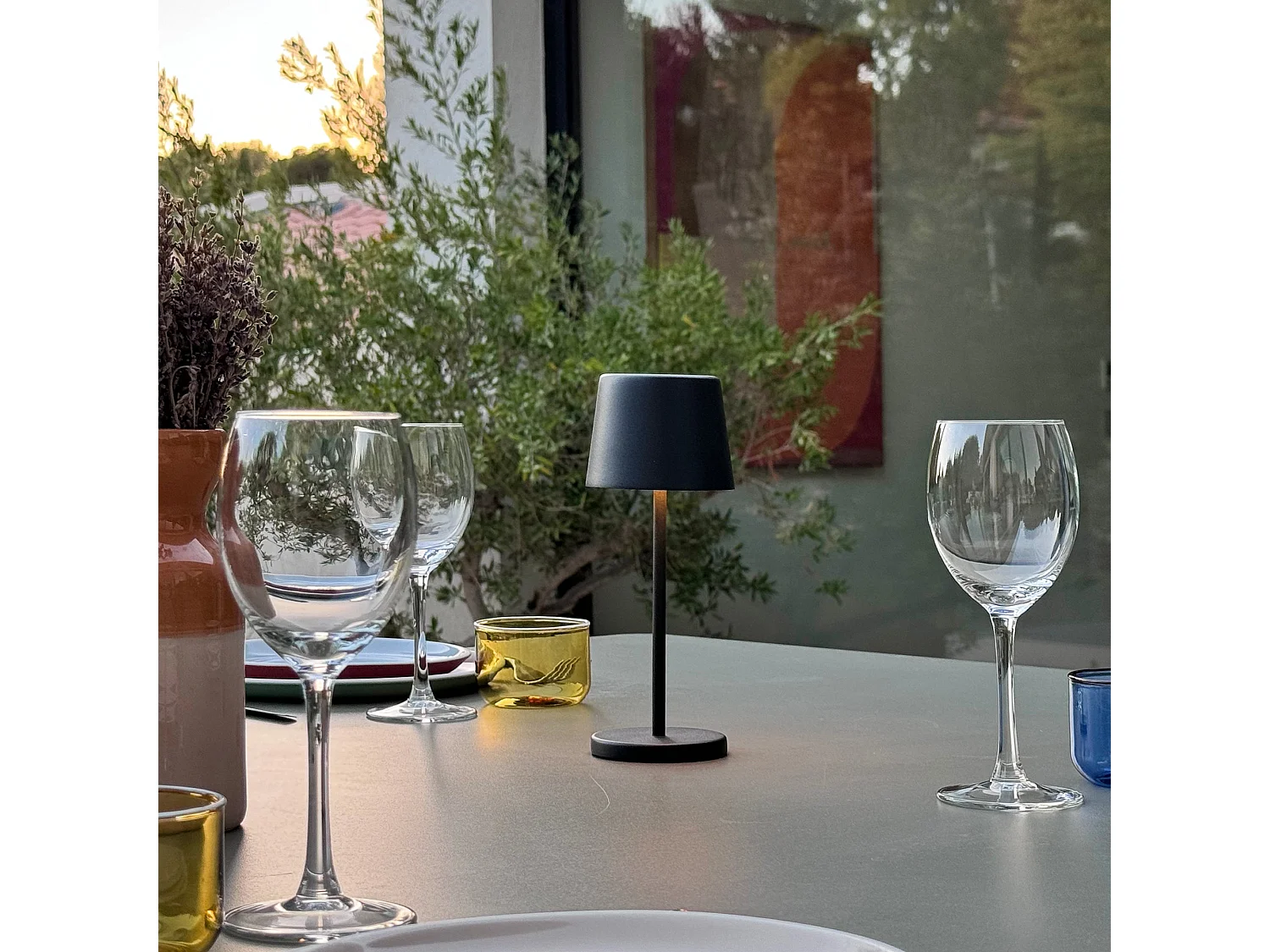 6 Lampes de table MINI KELLY Noir H22cm + base de chargement
