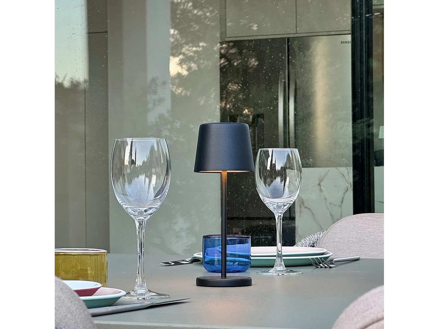 6 Lampes de table MINI KELLY Noir H22cm + base de chargement