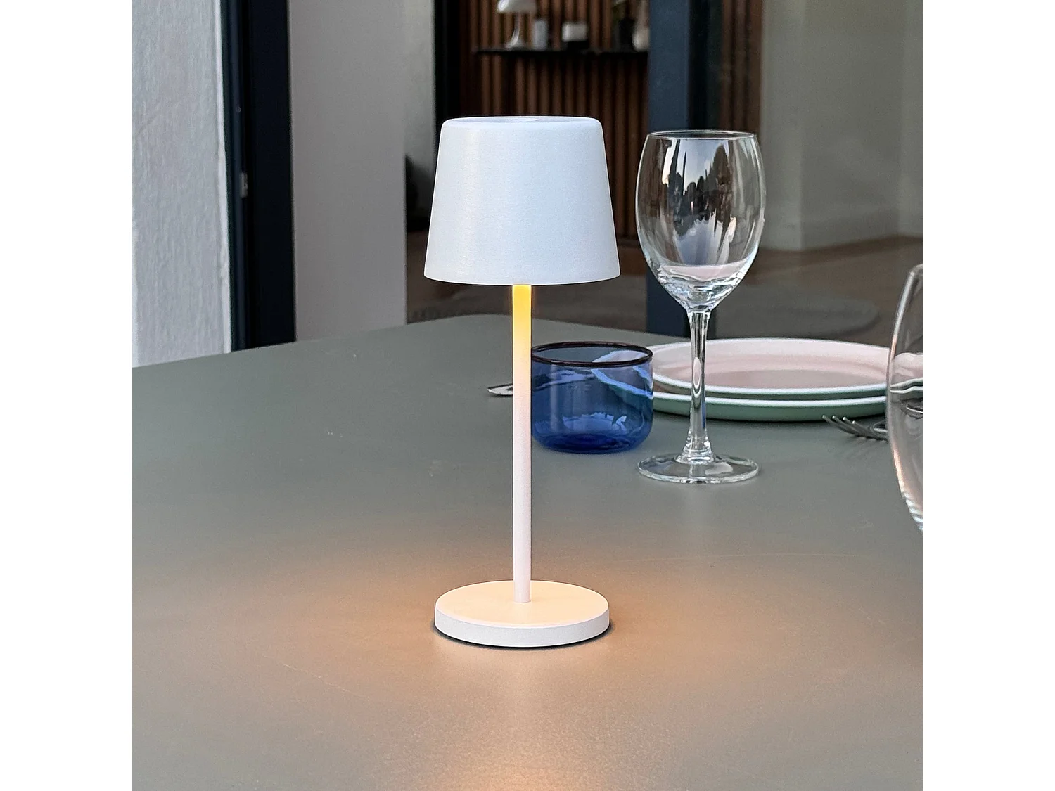 6 Lampes de table MINI KELLY Blanc H22cm + base de chargement