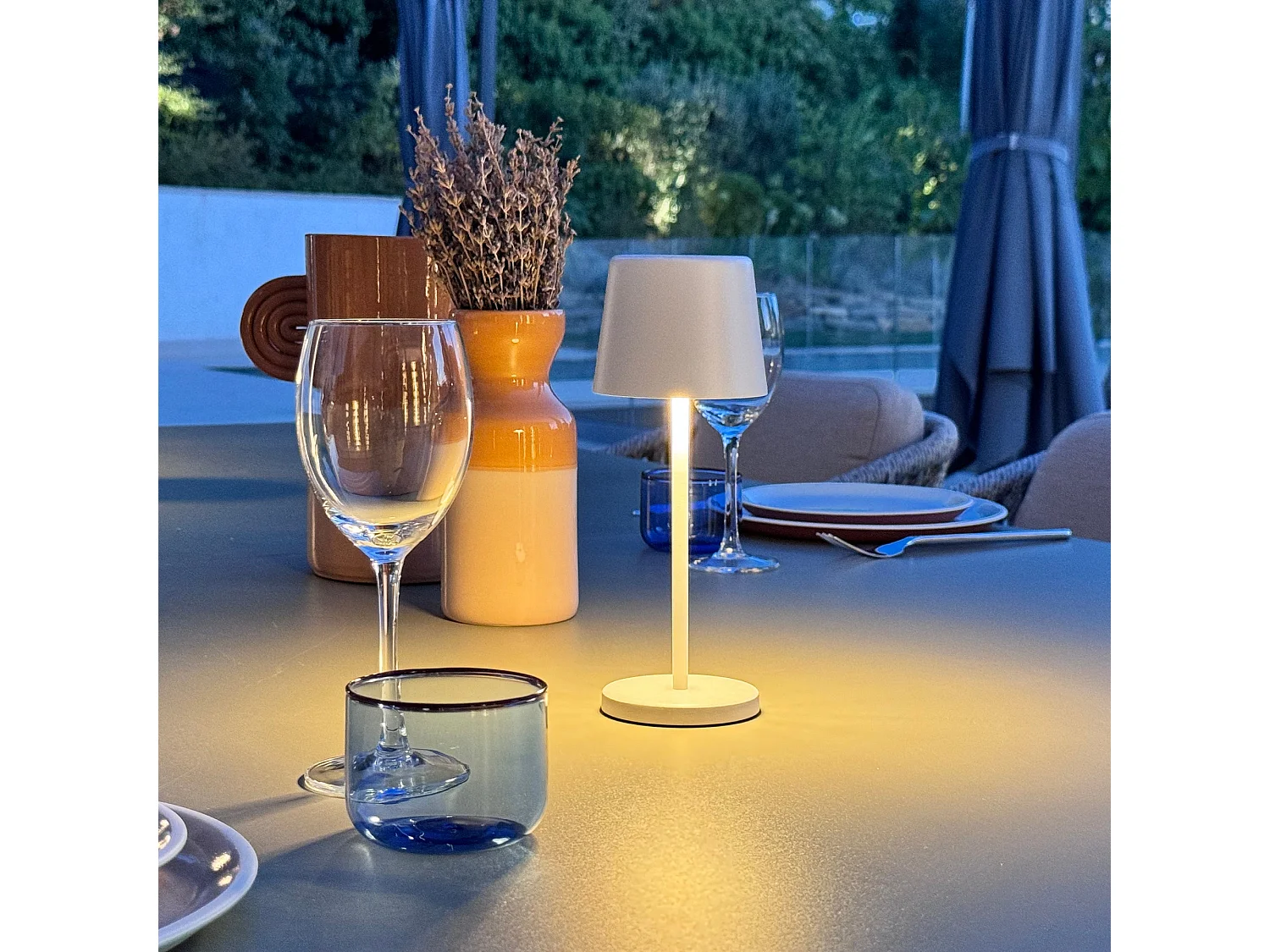 6 Lampes de table MINI KELLY Blanc H22cm + base de chargement