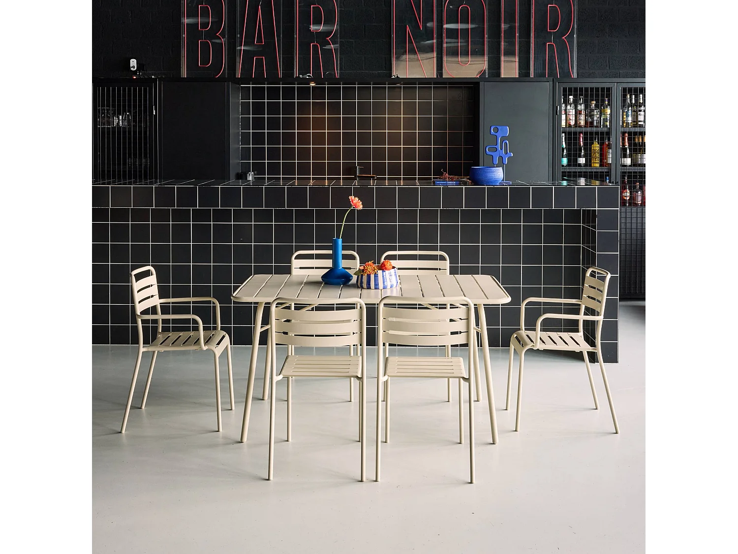 Table de jardin pliante métal + 6 assises 2 fauteuils 4 chaises. Amelia. beige. 141.2 x 80 x 72.5cm