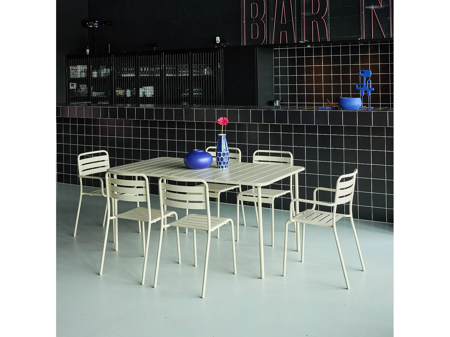 Table de jardin métal + 6 assises beige. acier traitement anti rouille