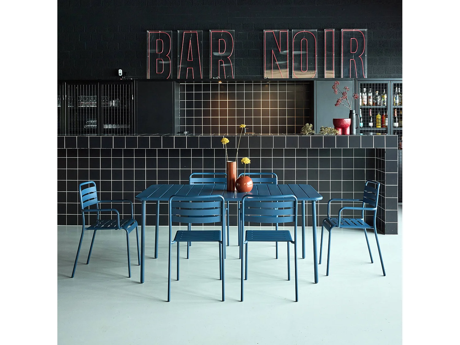 Table de jardin métal + 6 assises bleu marine. acier traitement anti rouille