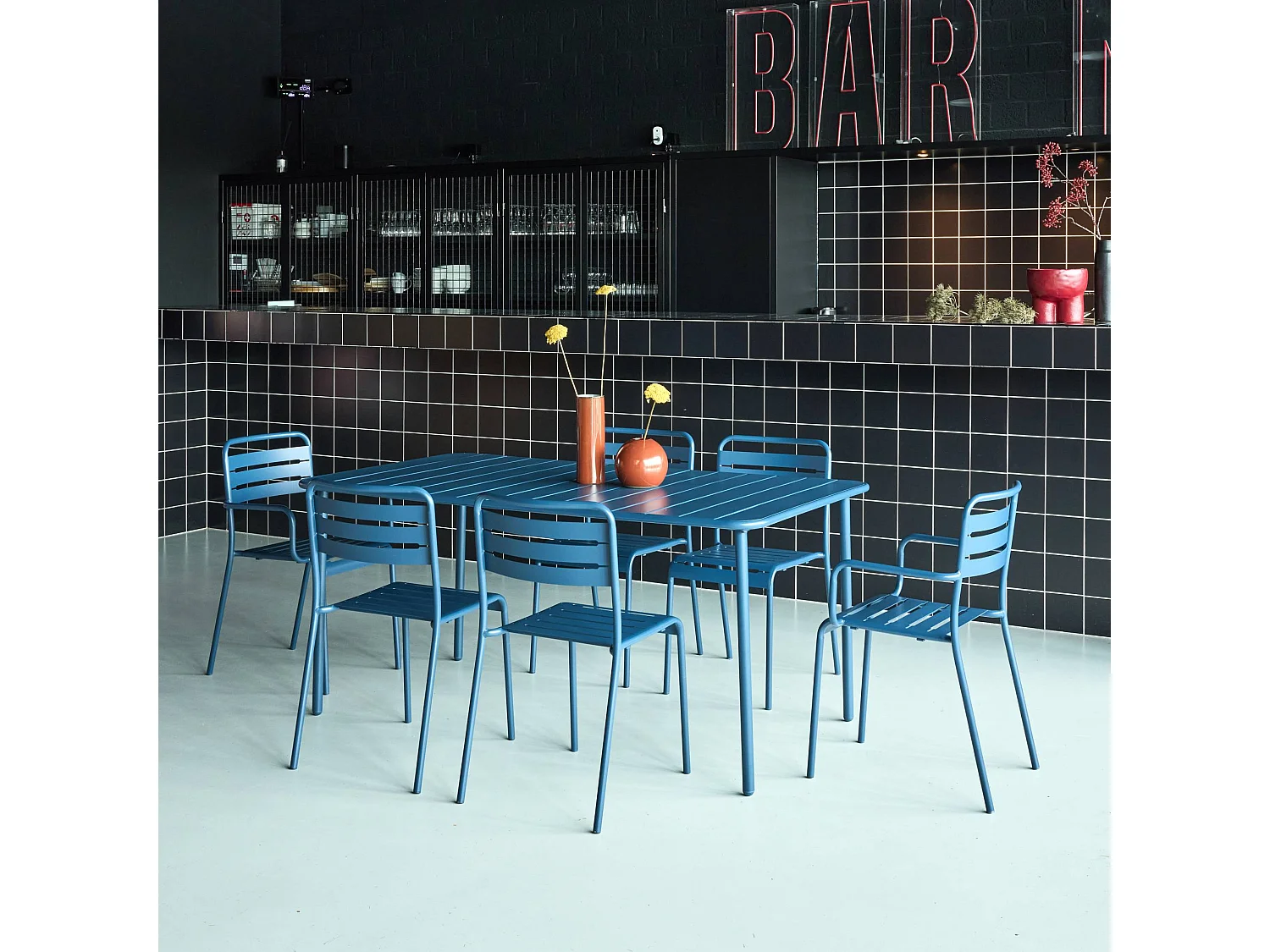 Table de jardin métal + 6 assises bleu marine. acier traitement anti rouille