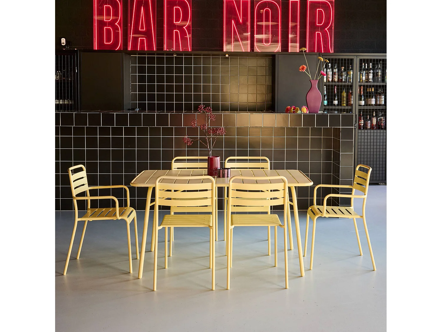 Mesa de jardín plegable de metal con 2 sillones y 4 sillas amarillo