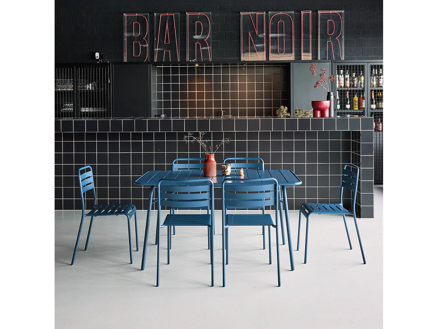 Mesa de jardín plegable de metal con 6 sillas azul marino