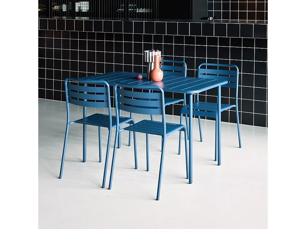 Table de jardin métal + 4 assises bleu marine en acier. Amelia. 120 x 70 x 72.5 cm