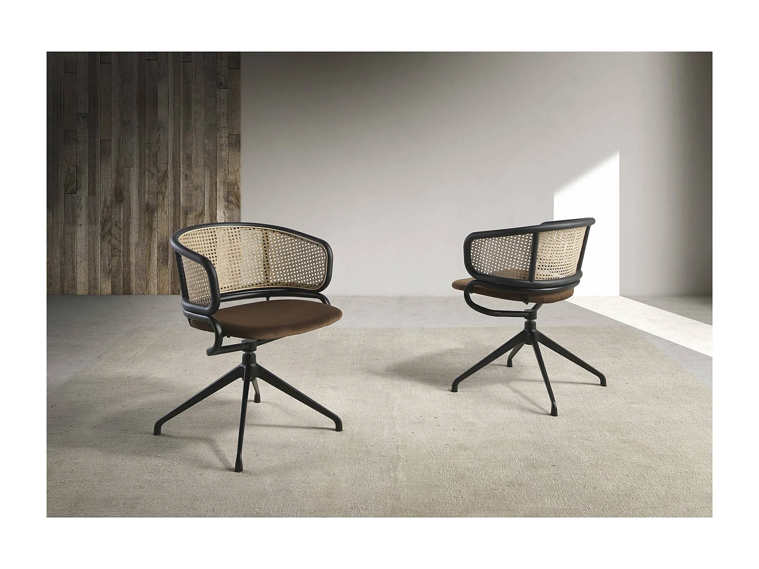 Chaise pivotante velours et rotin Angel Cerda