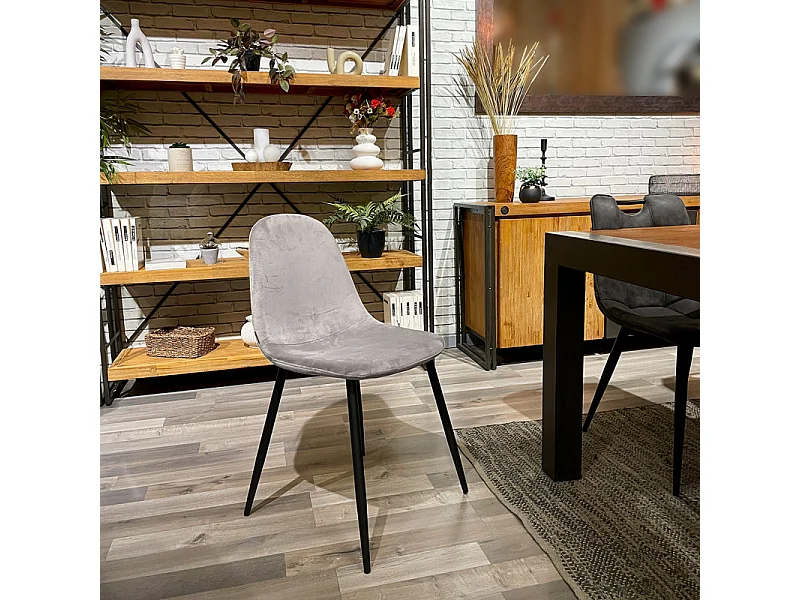 Lot de 2 chaises en velours gris clair avec pieds métal noir – BIBA 2