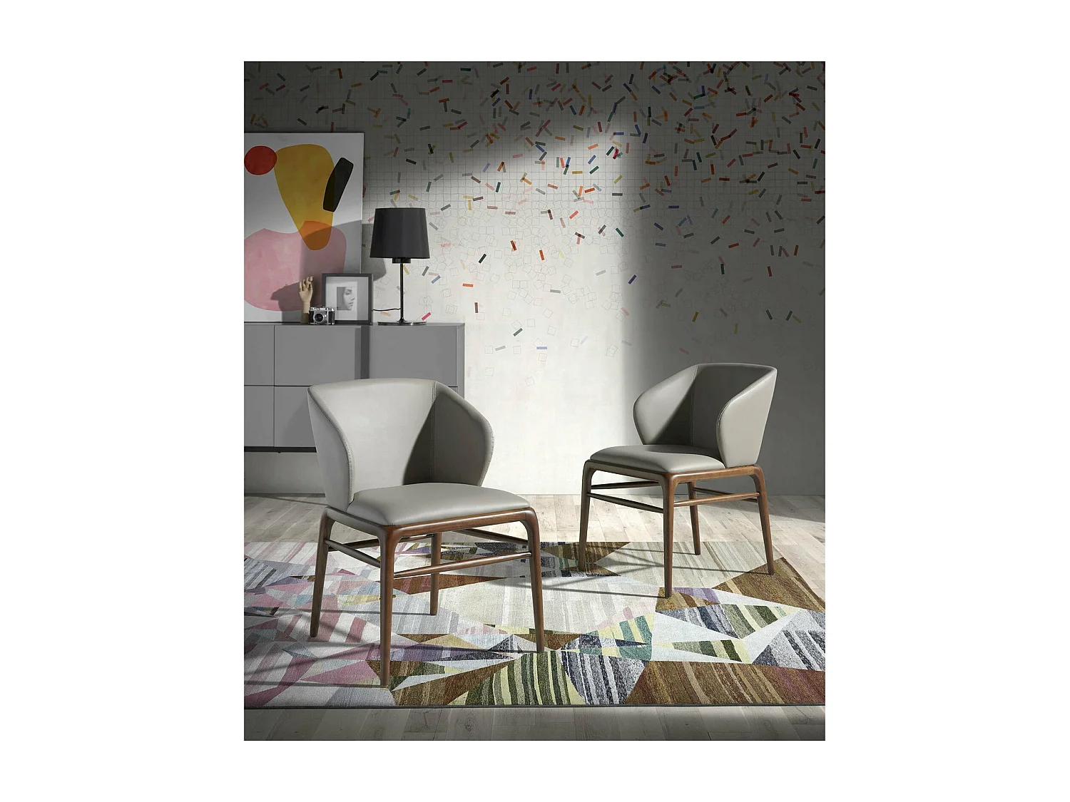 Chaise rembourrée en simili structure bois de frêne