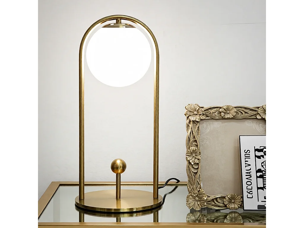 Lampa stołowa Glamy Arc - A, kolor złoty i biały, żelazo i szkło, 21 x 21 x 47 cm, 1 x E14