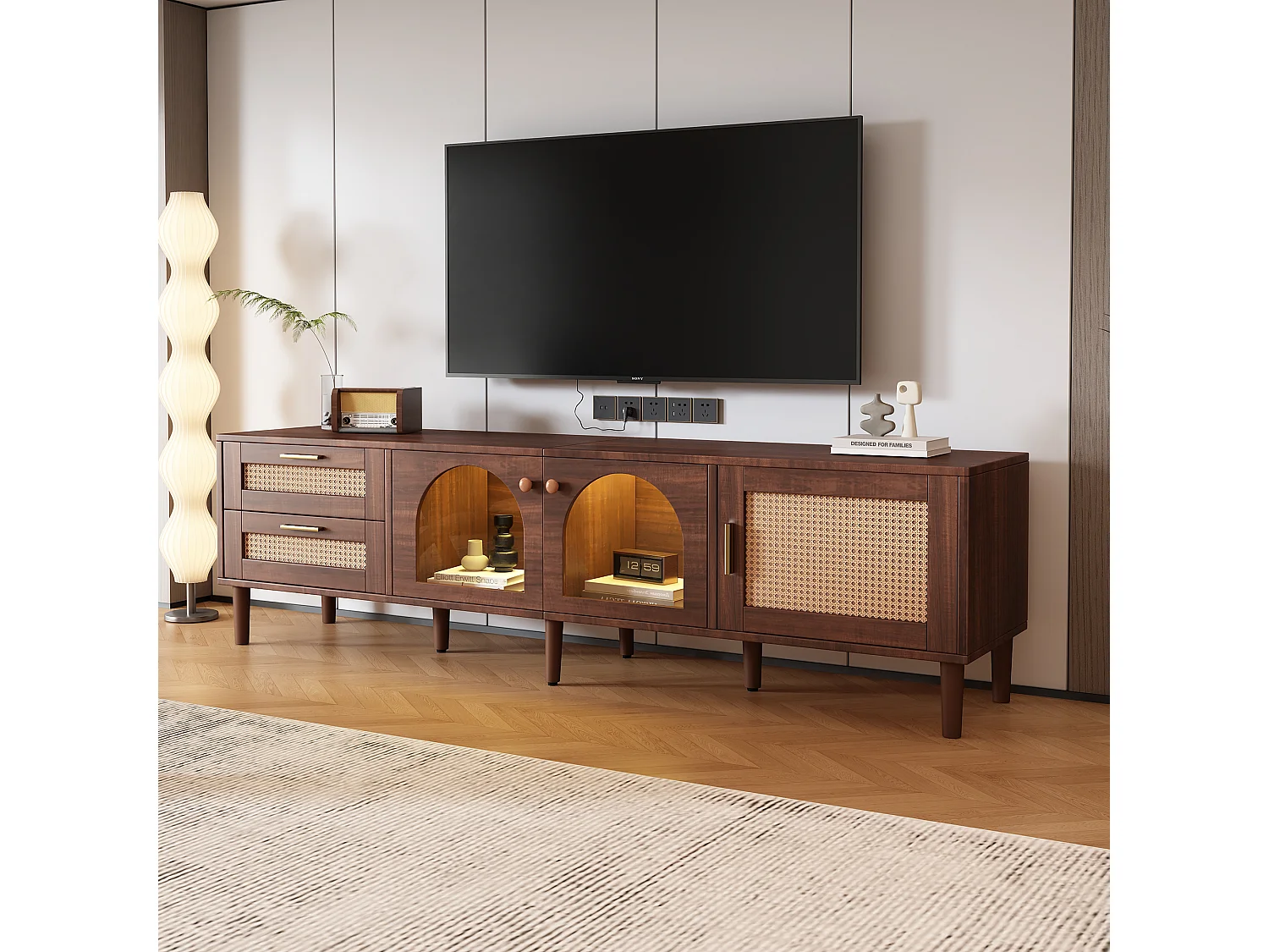 Meuble TV effet bois marron avec rangement élégant 2 tiroirs en rotin, 2 portes vitrées cintrées et 1 porte en rotin éclairage LED 180cm TRURKAN