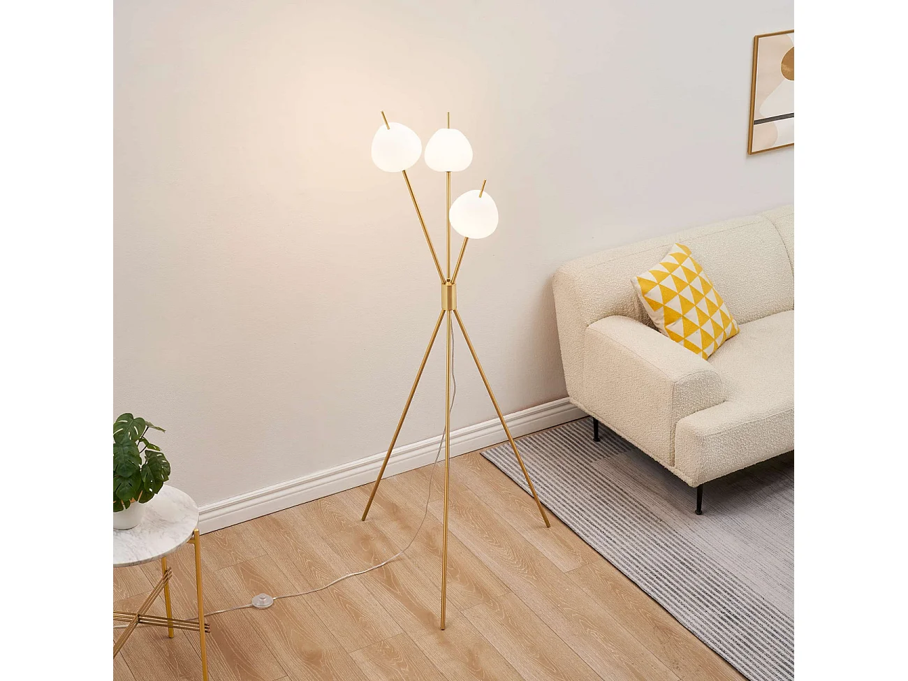 Lampadaire moderne trépied doré LED intégrée 157 cm - Olanta