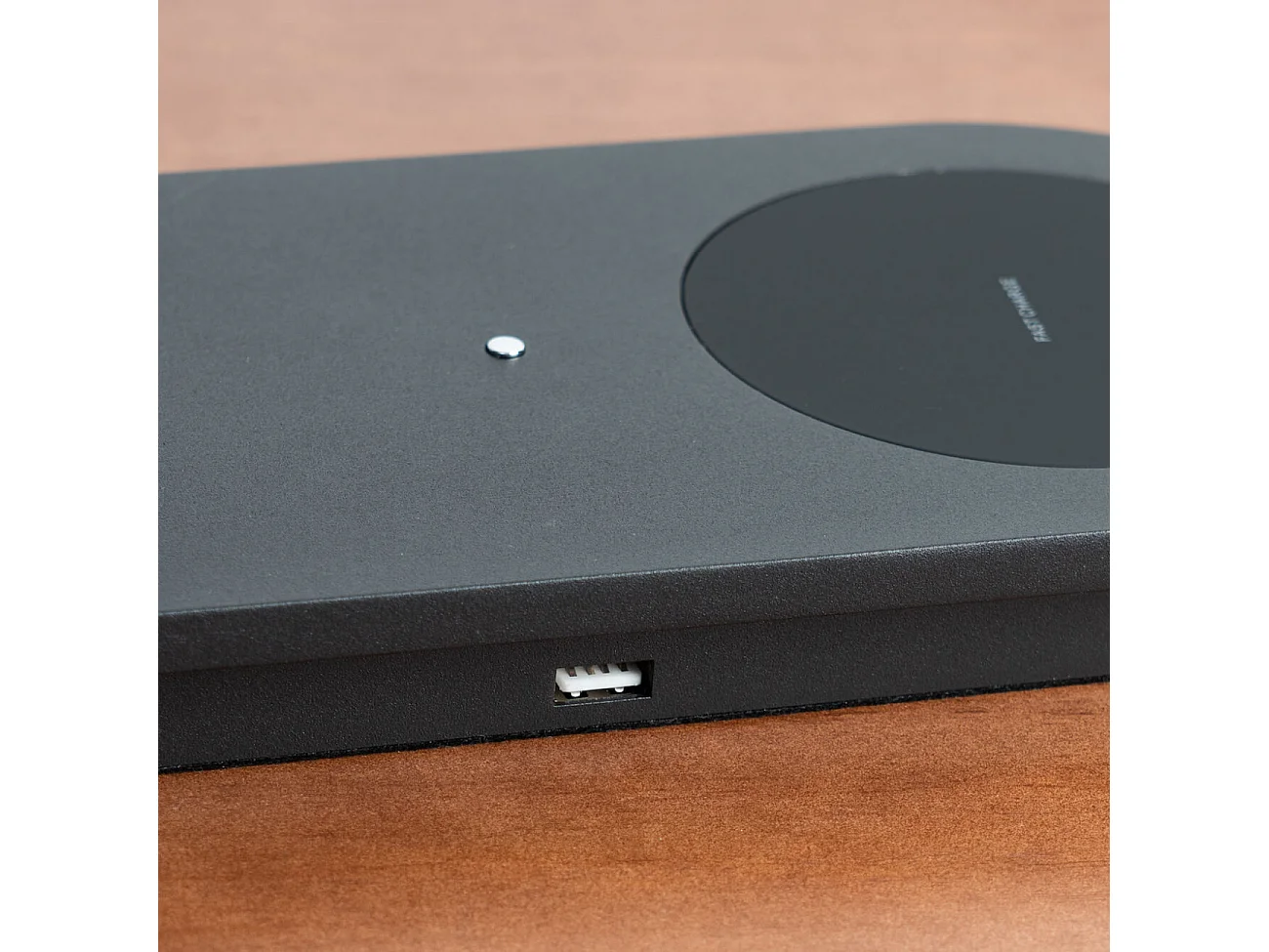 Lampe à poser LED avec chargeur portable sans fil - Fabro