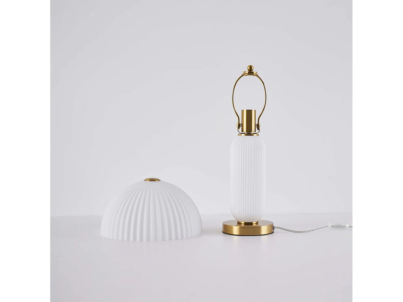 Lampe à poser vintage avec coupole en verre orientable - Adaline