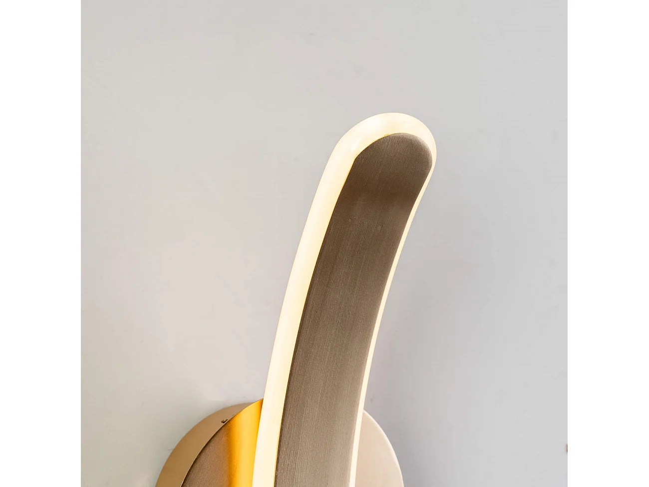 Applique murale design en arc LED laiton - Dawn