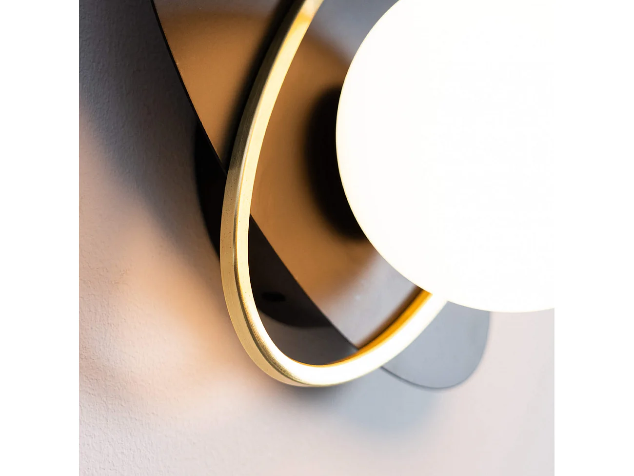 Applique noire et dorée double ovale et verre blanc - Mattina