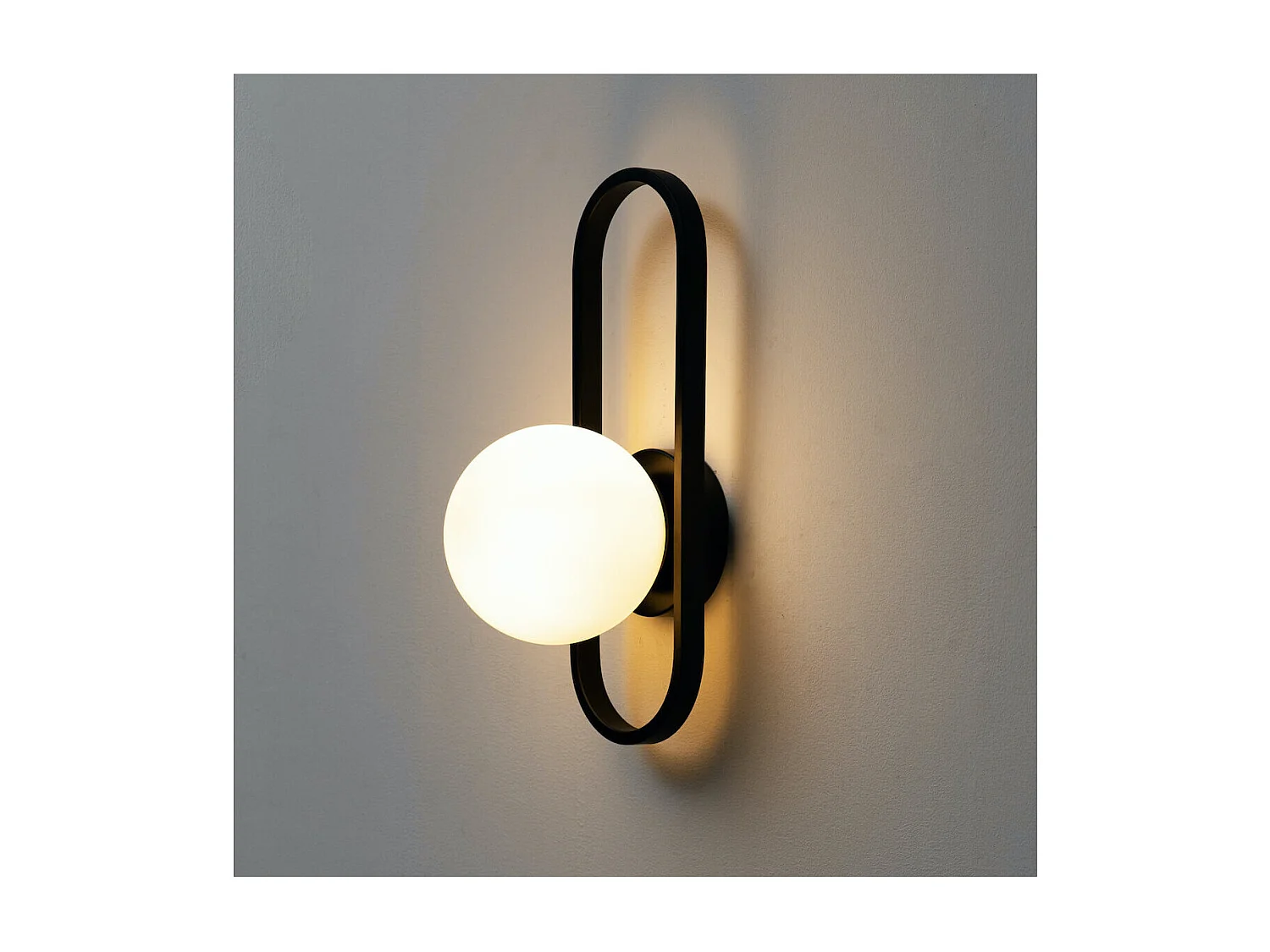 Applique murale vintage noire et verre blanc - Belisto