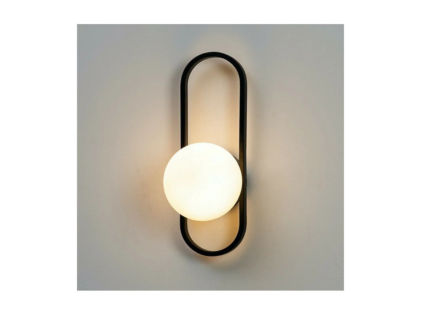 Applique murale vintage noire et verre blanc - Belisto