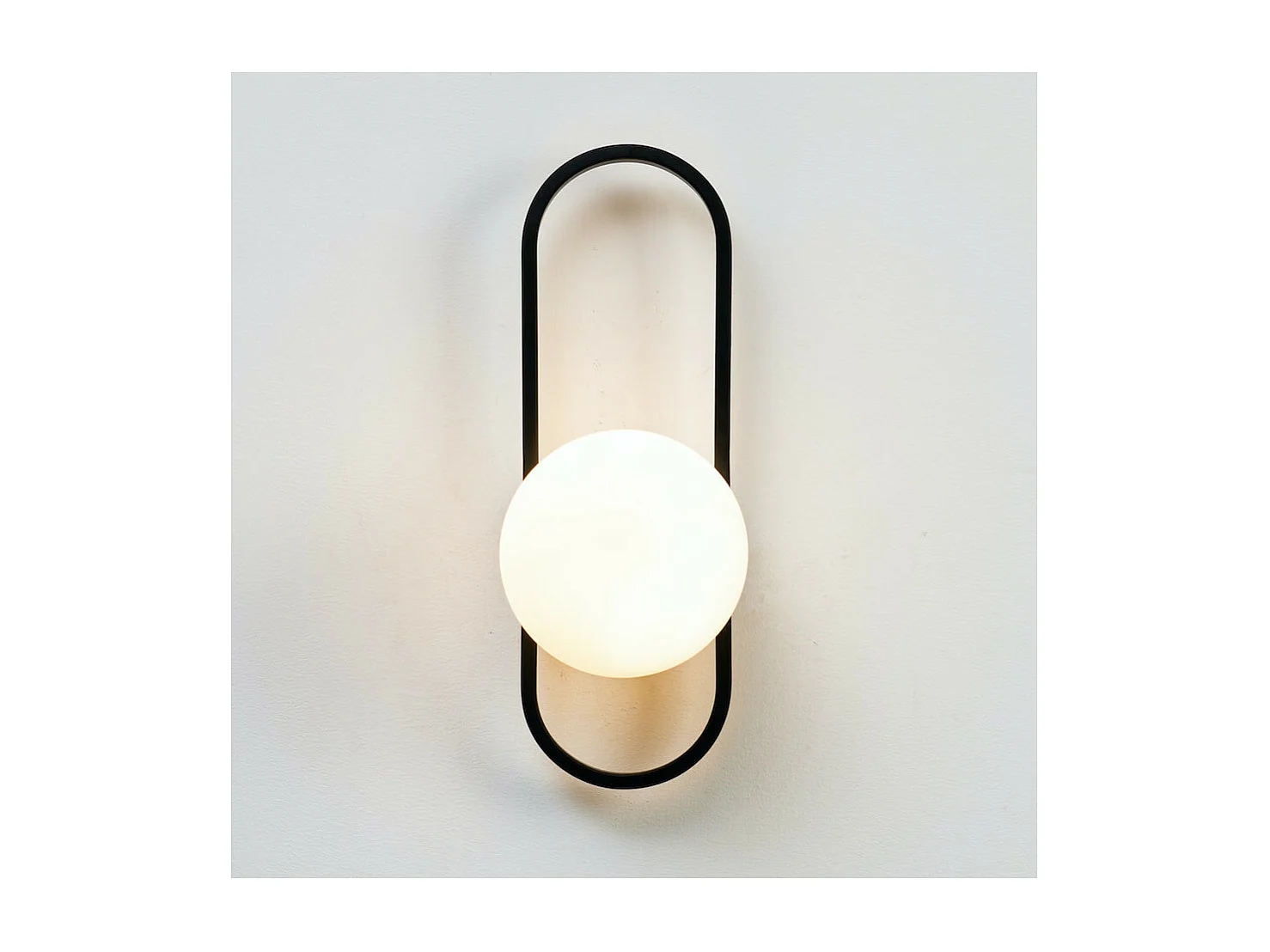 Applique murale vintage noire et verre blanc - Belisto