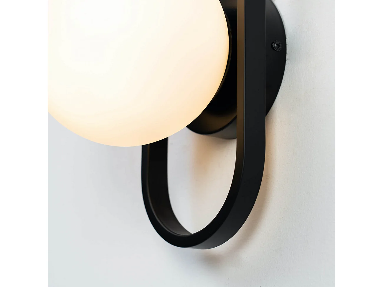 Applique murale vintage noire et verre blanc - Belisto