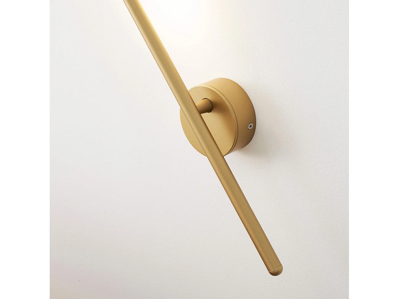 Applique longiligne dorée lumière LED - Mandal