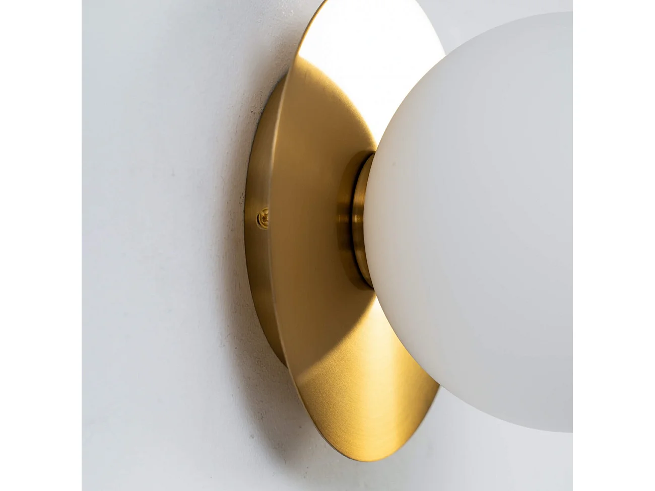 Plafonnier ou applique dorée en verre blanc - Fonzo