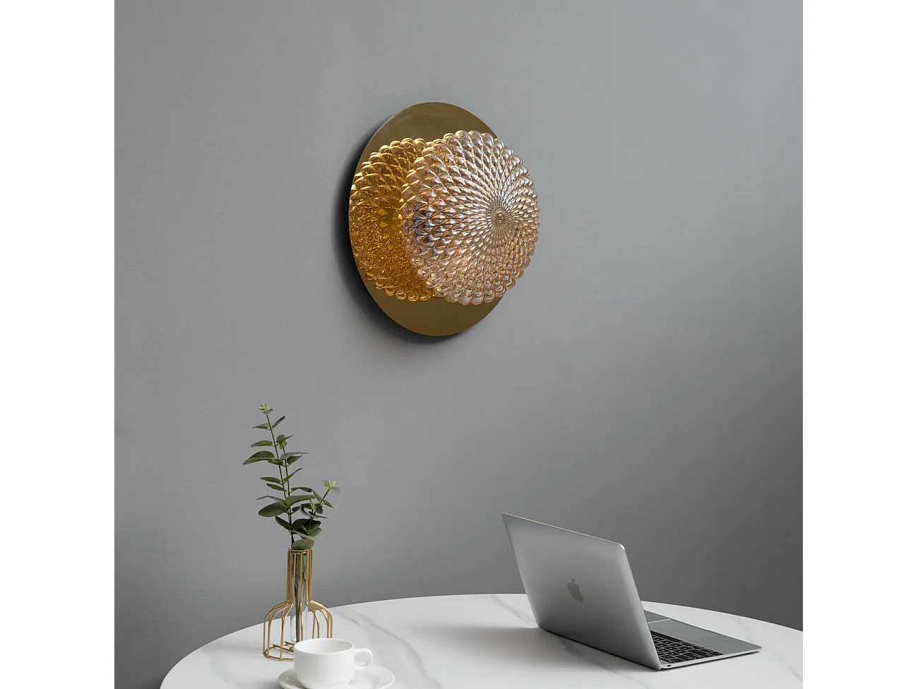 Plafonnier chic ou applique en métal doré et verre ambré graphique - Matera