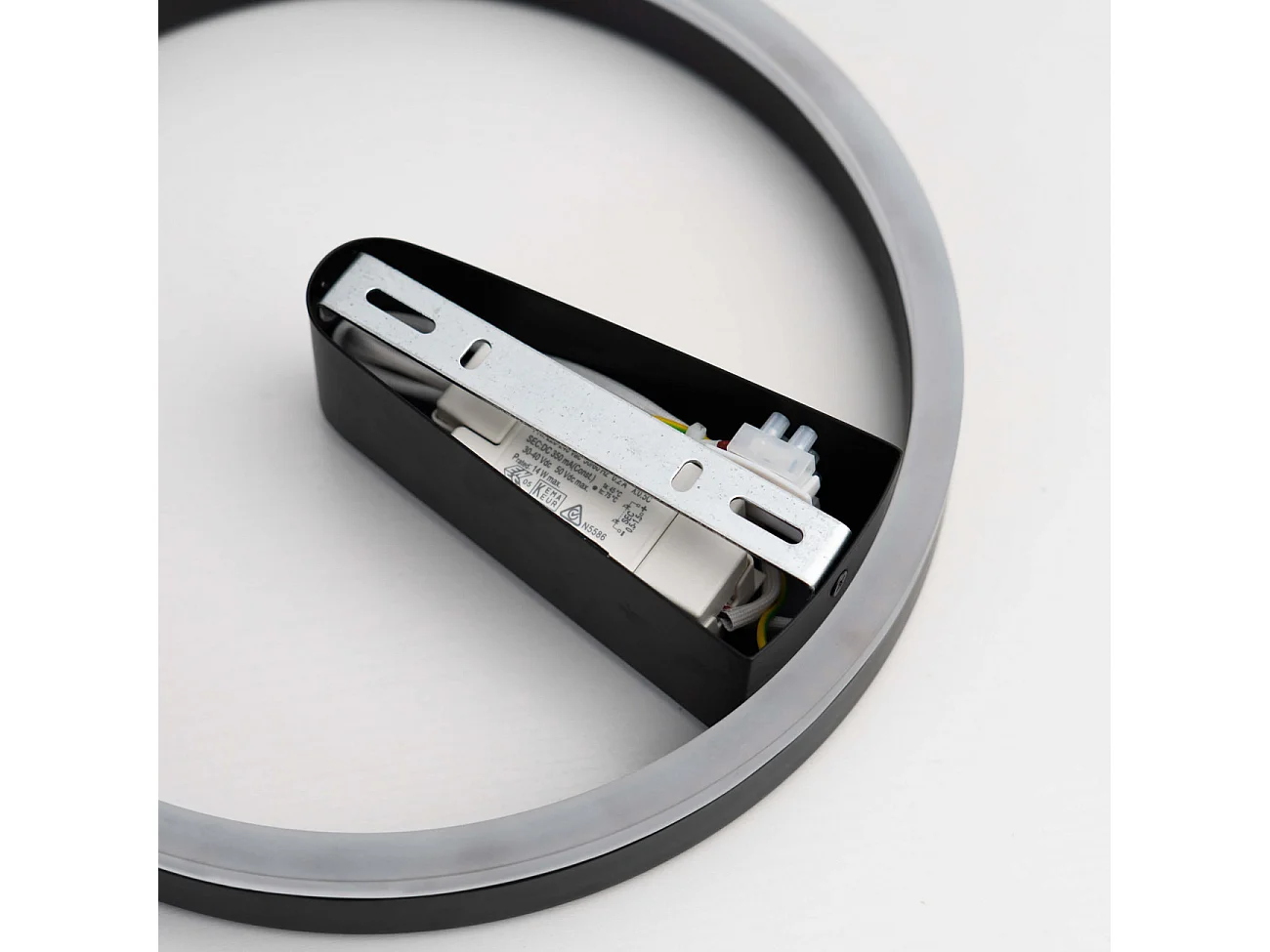 Applique minimaliste anneau LED noir - Scott