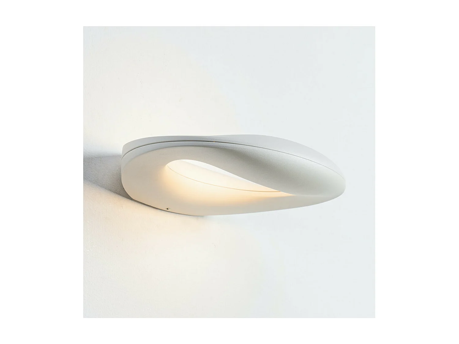 Applique blanche design LED aux courbes arrondies  - Melia